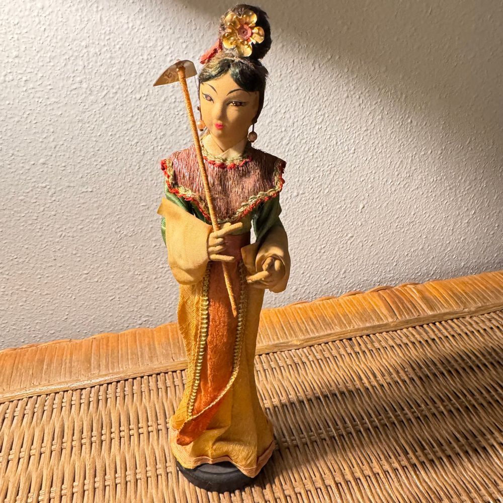 Vintage‎ Asian Geisha Doll Decorative Figurine Traditional Japanese Style